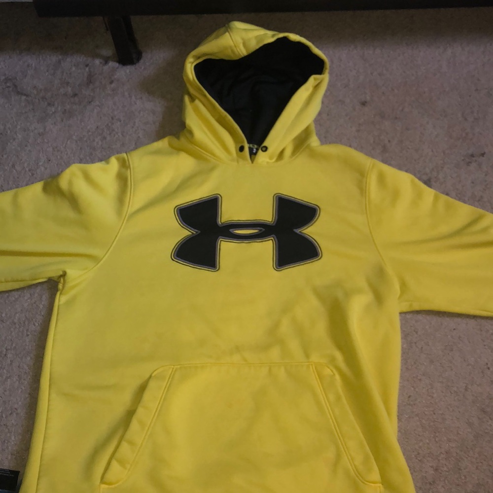 Under Armour Yellow hoodie made out of 100% Polyester Size M